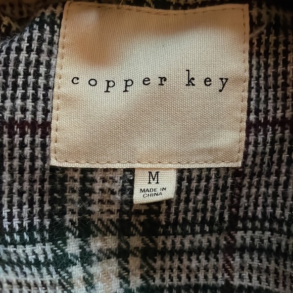 red green and white jacket - Picture 4 of 5